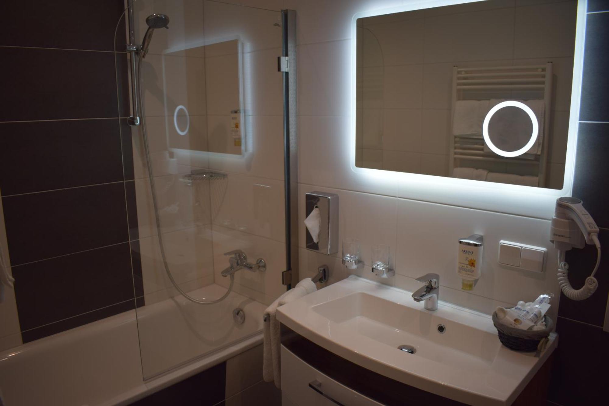 Akzent Hotel Goldner Hirsch Kamenz Extérieur photo