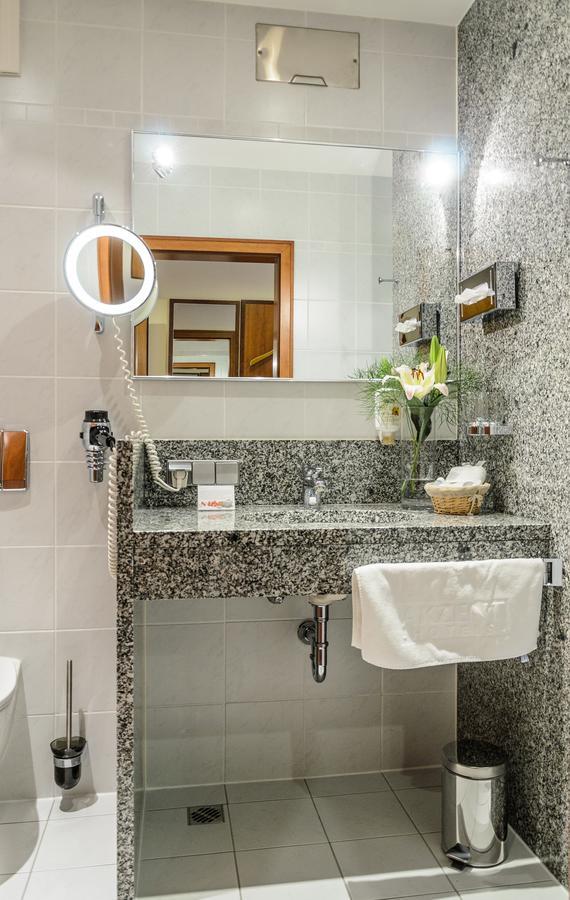 Akzent Hotel Goldner Hirsch Kamenz Extérieur photo