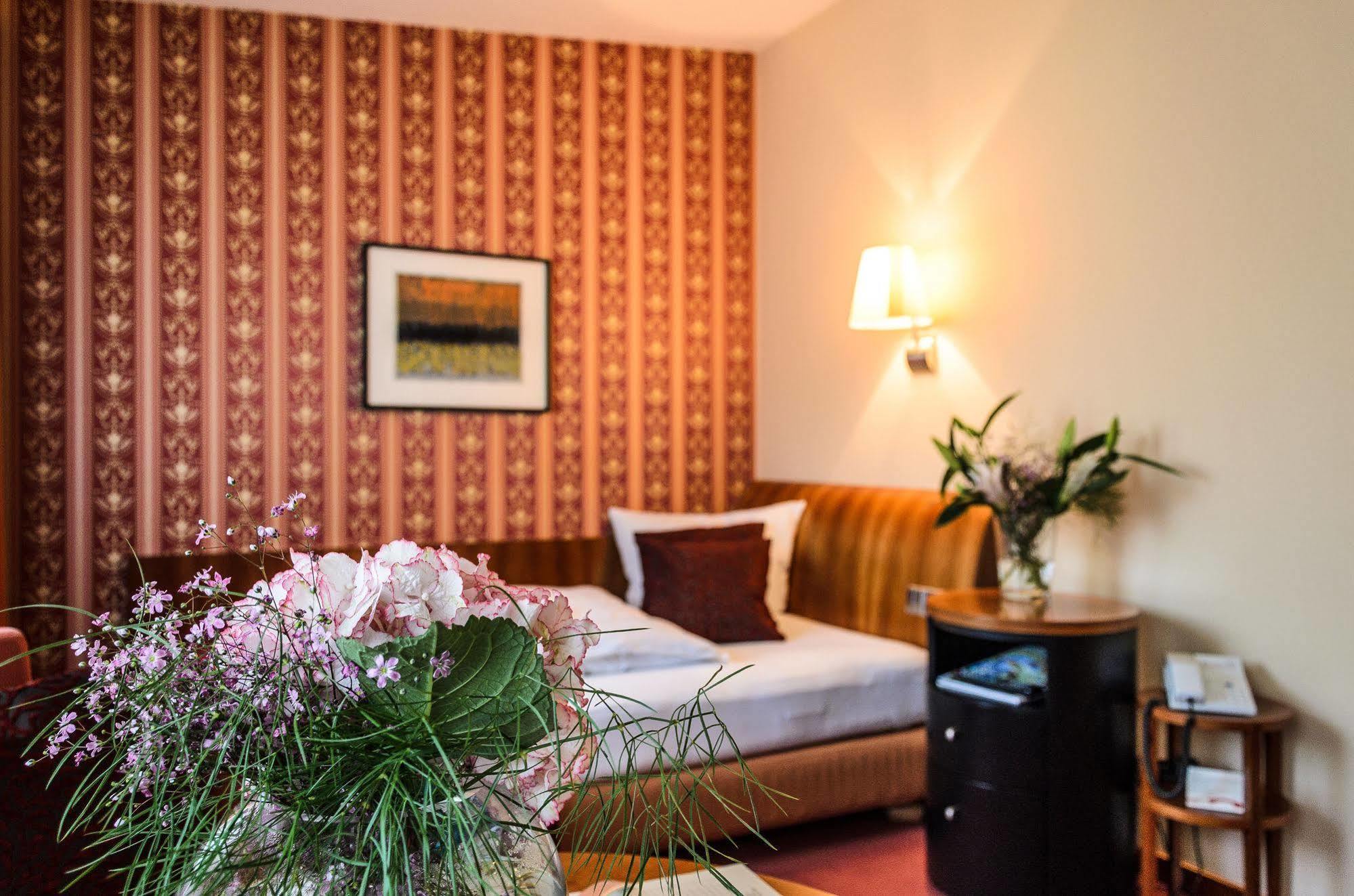 Akzent Hotel Goldner Hirsch Kamenz Extérieur photo