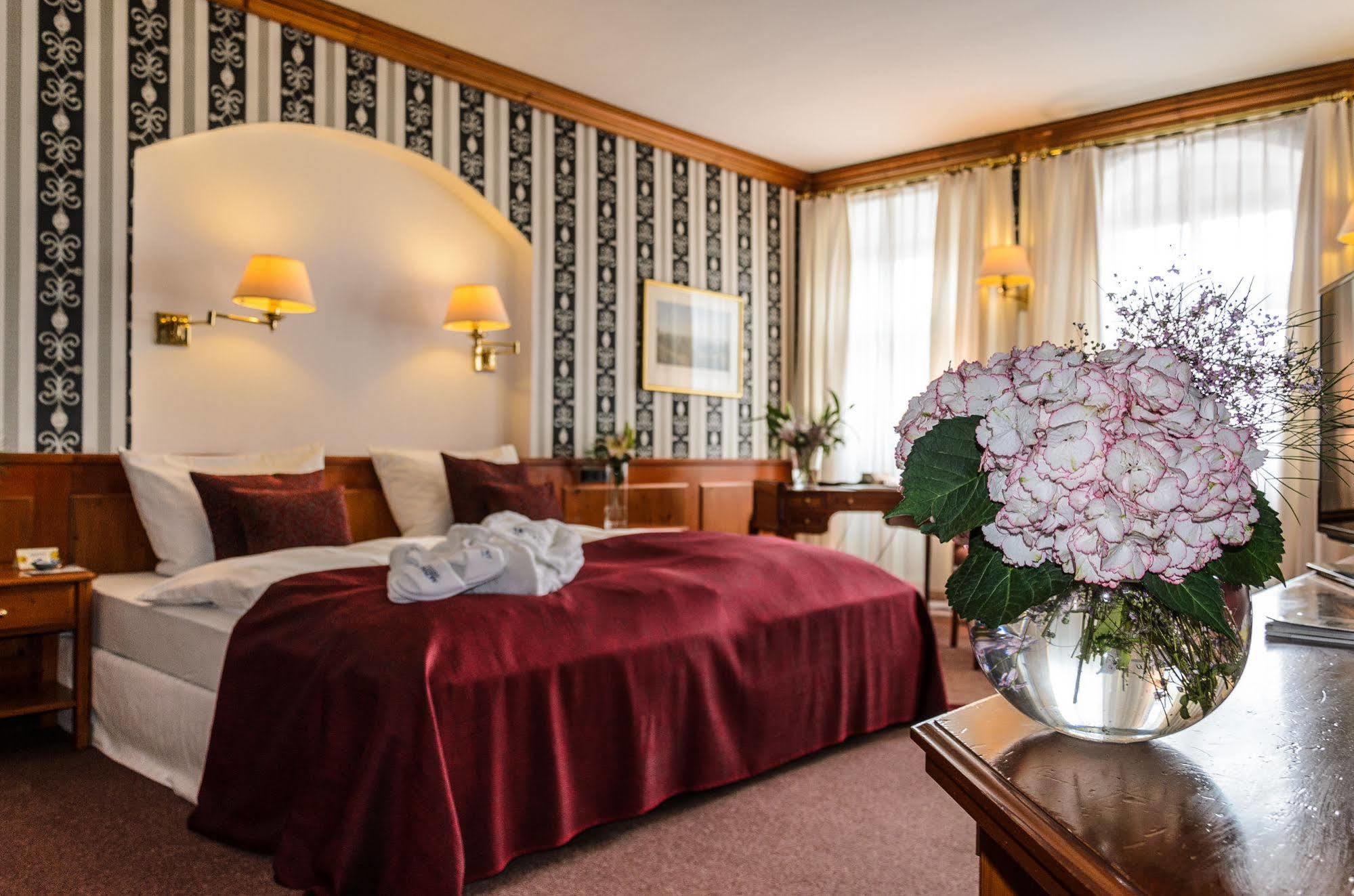 Akzent Hotel Goldner Hirsch Kamenz Extérieur photo
