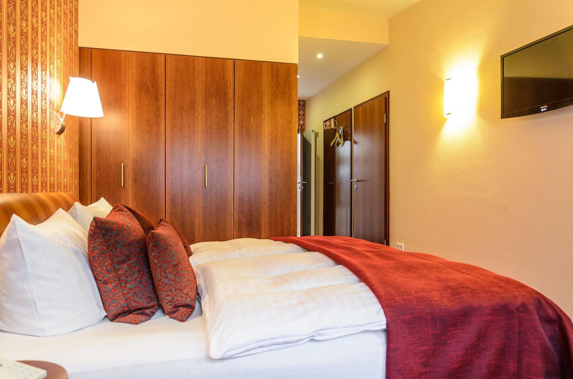 Akzent Hotel Goldner Hirsch Kamenz Extérieur photo