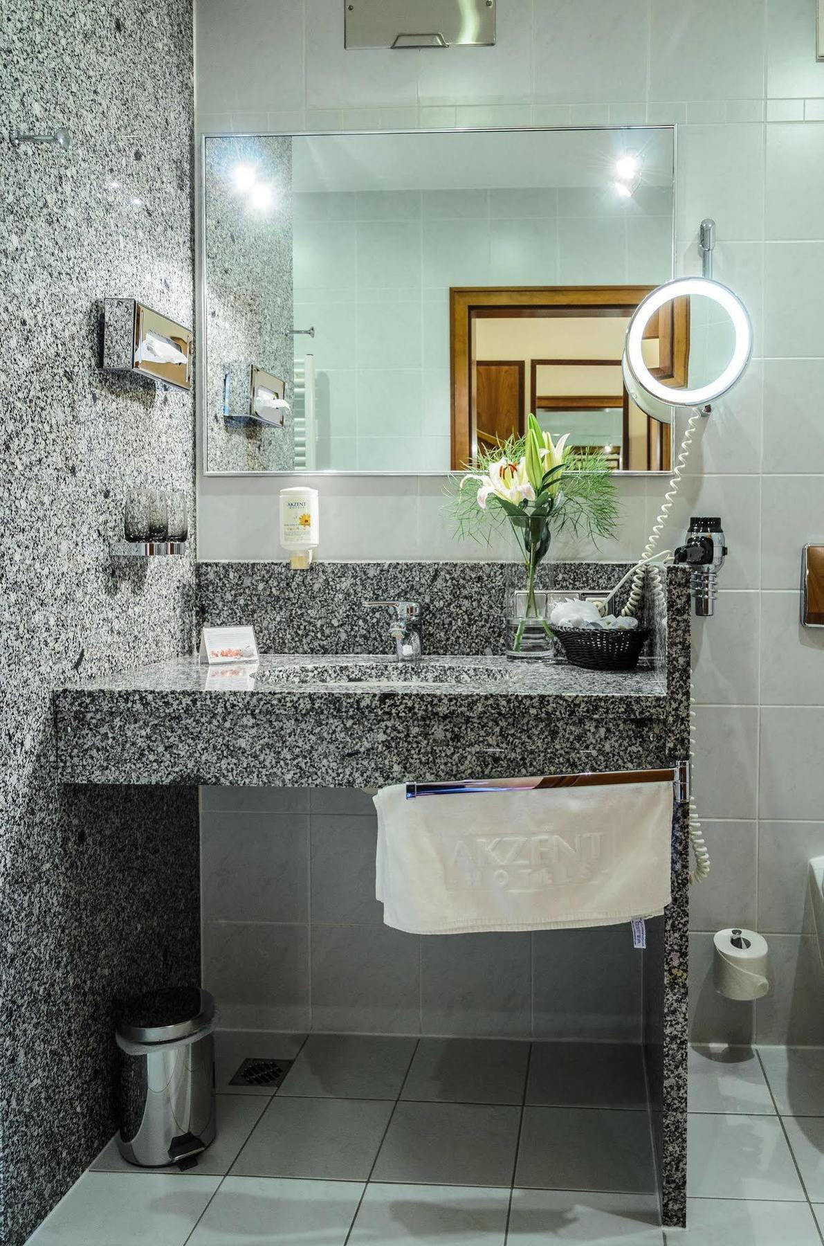 Akzent Hotel Goldner Hirsch Kamenz Extérieur photo